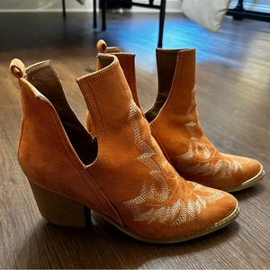 Lightly used western bootie